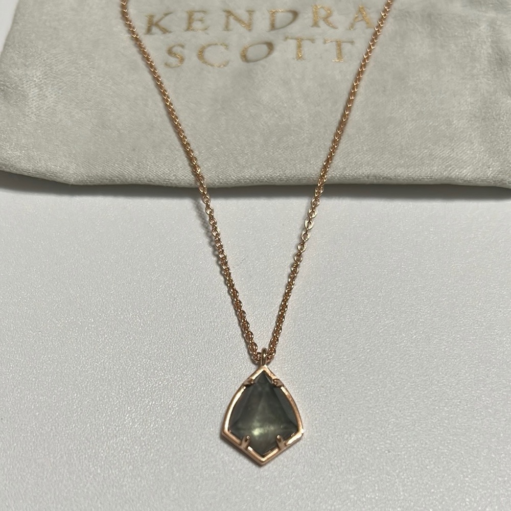 Kendra Scott drop necklace